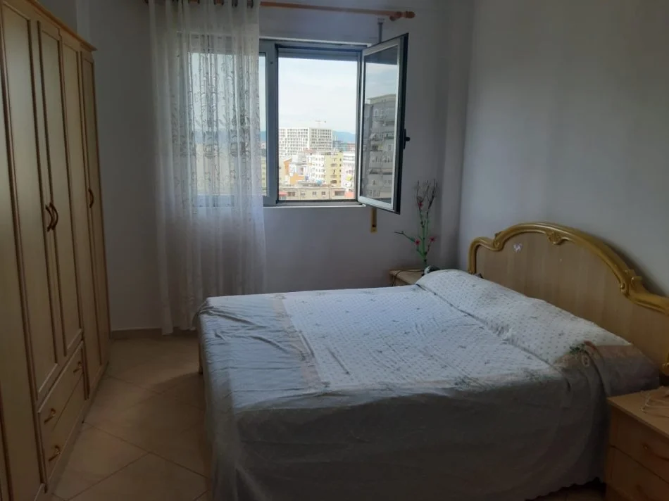 Tirane, Apartament 2+1 +2 per shitje Kati 8, 120 m² 600 € (Rruga Fortuzi)