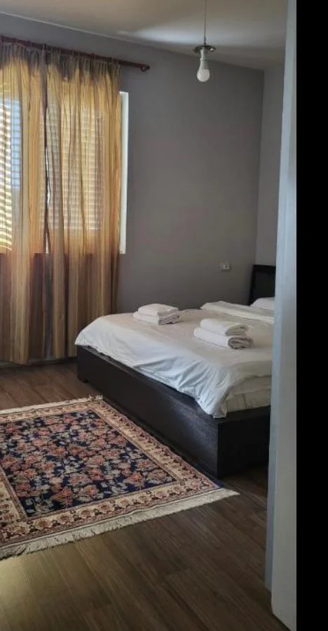 Tirane, jepet me qera apartament 2+1 Kati 1, 110 m² 700 €