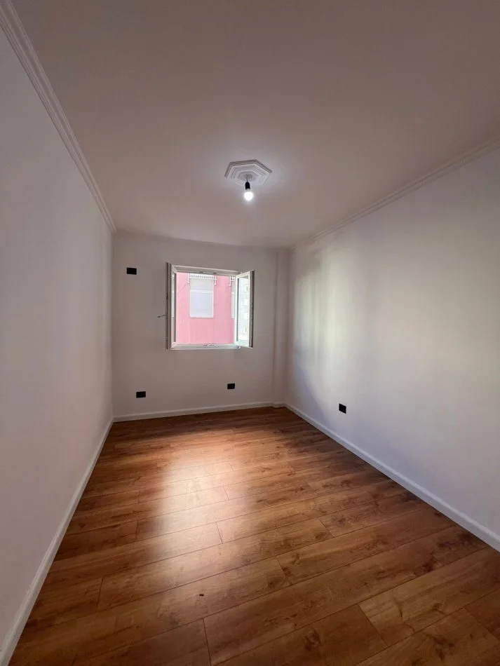 Tirane, shitet apartament 2+1 Kati 3, 87 m2 165000 eu (Ish Parku i Autobusave)