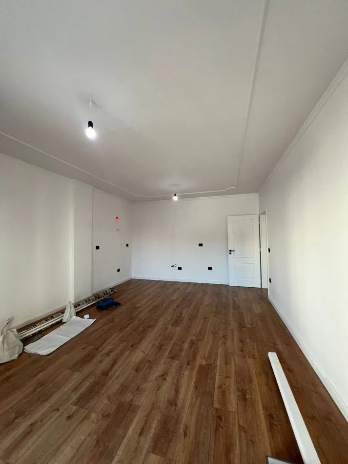 Tirane, shitet apartament 2+1 Kati 3, 87 m2 165000 eu (Ish Parku i Autobusave)