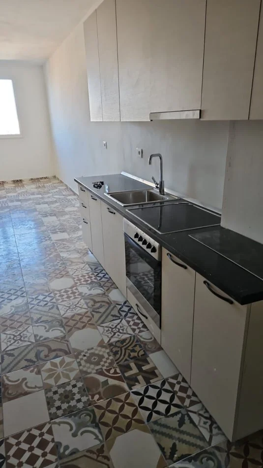 Tirane, jepet me qera apartament 1+1 Kati 11, 70 m² 350 € (rruga e kavajes)