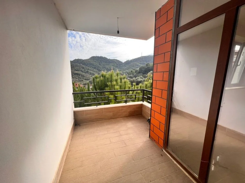 Tirane, shitet apartament 2+1 Kati 1, 138 m² 190.000 € 