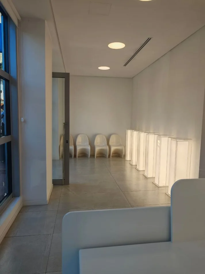 Tirane, Ambient biznesi me qira  Kati 0, 149 m² 3.580 € (Sky Tower)