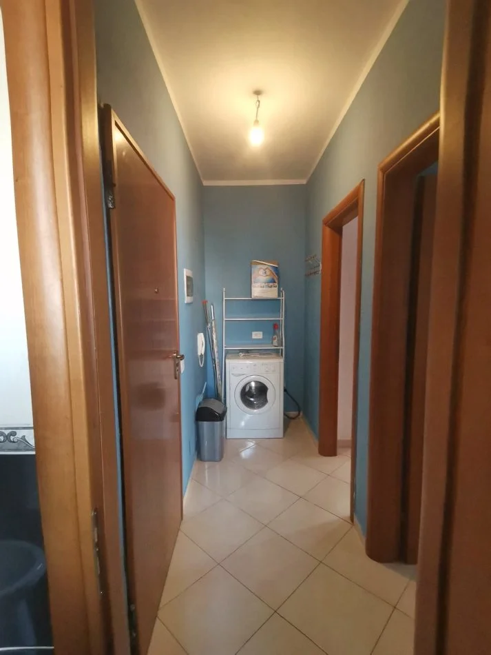 Tirane, jepet me qera apartament 1+1+Ballkon Kati 4, 70 m² 400 € (Selite)