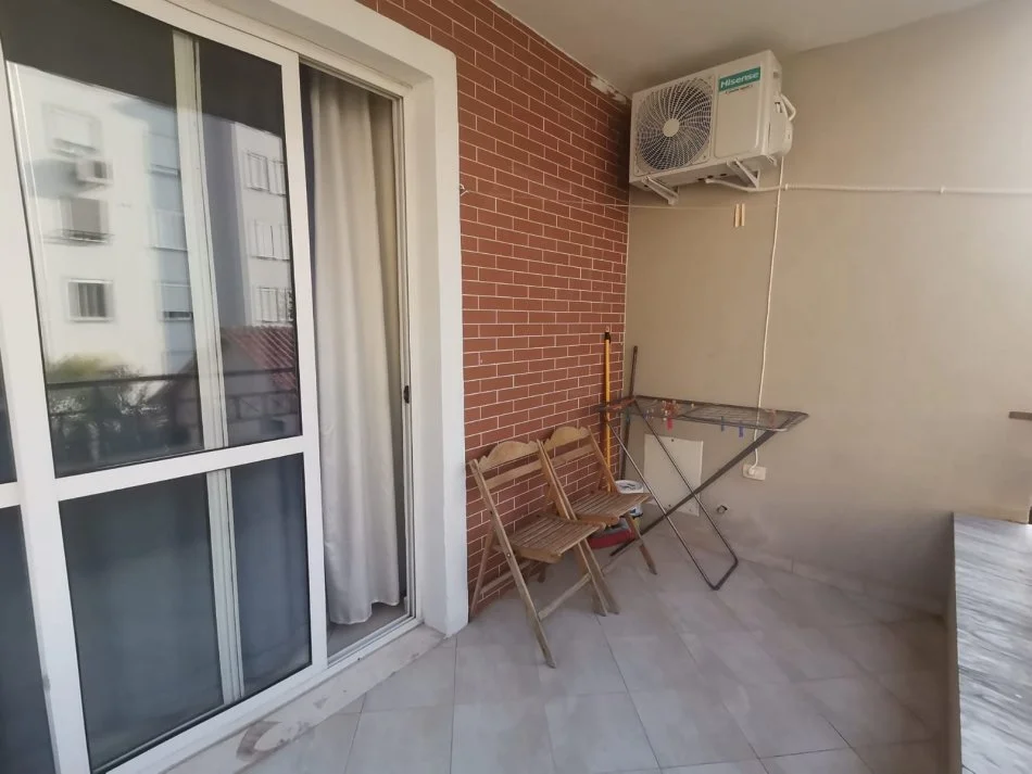 Tirane, jepet me qera apartament 1+1+Ballkon Kati 4, 70 m² 400 € (Selite)