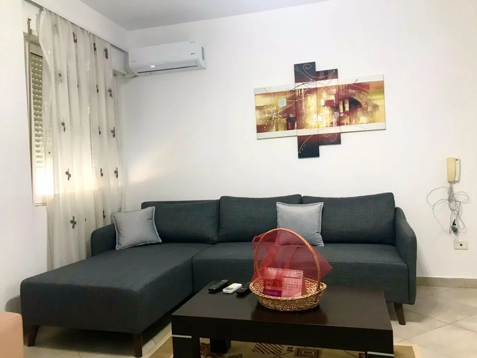 Tirane, jepet me qera apartament 2+1 , 93 m² 600 € (Don Bosko)