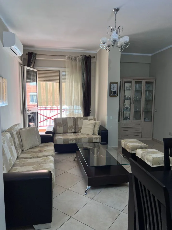 Tirane, Apartament 1+1 me qira  Kati 5, 76 m² 600 € (Delijorgji)