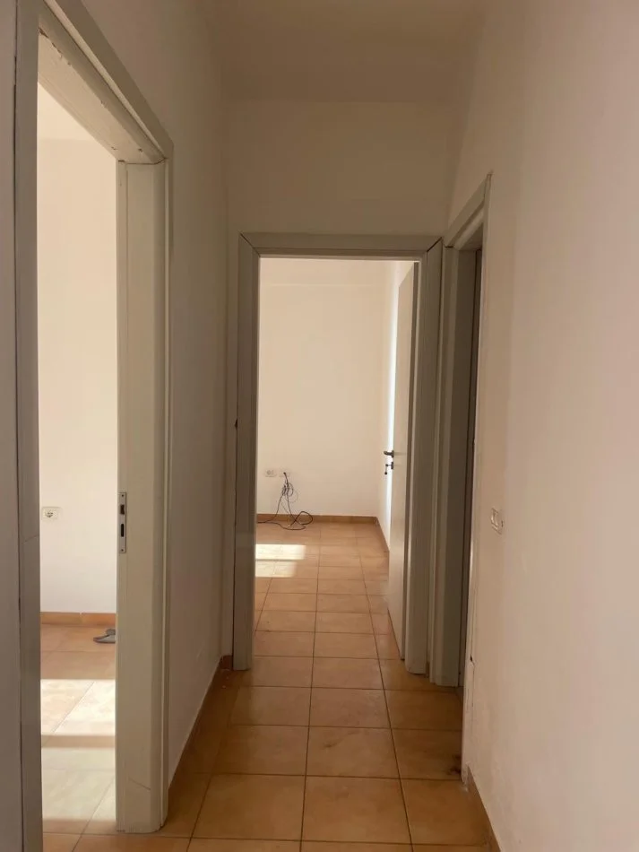 Tirane, jepet me qera apartament 2+1 , 80 m² 350 € (Yzberisht)