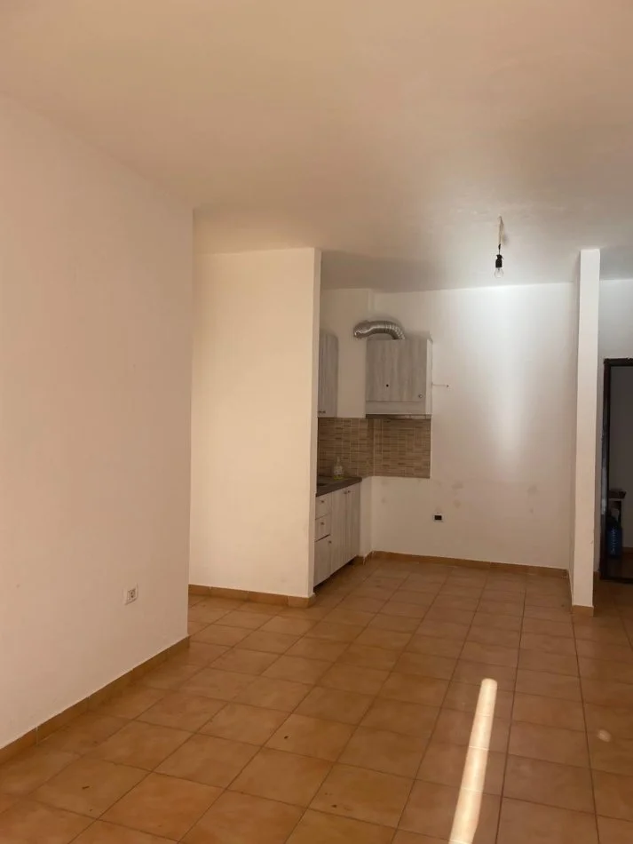 Tirane, jepet me qera apartament 2+1 , 80 m² 350 € (Yzberisht)