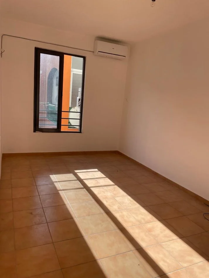 Tirane, jepet me qera apartament 2+1 , 80 m² 350 € (Yzberisht)