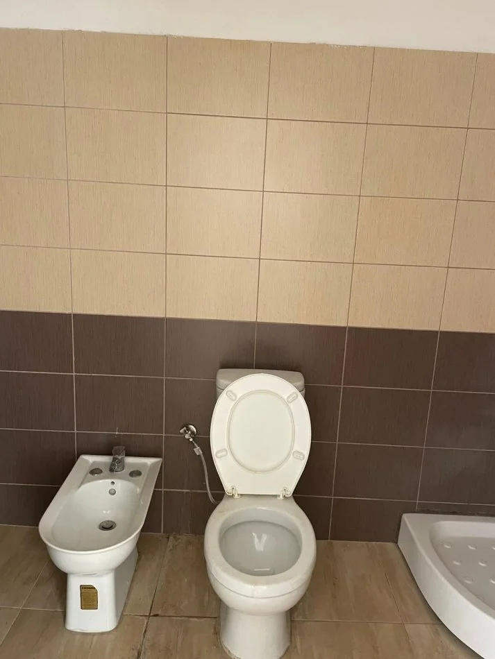 Tirane, jepet me qera apartament 2+1 , 80 m² 350 € (Yzberisht)