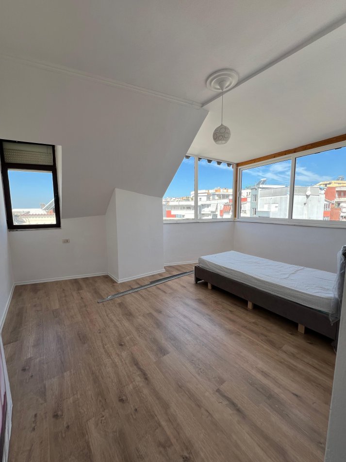 Tirane, shitet apartament 2+1+Ballkon Kati 5, 90 m² 105.000 € (Fresk)