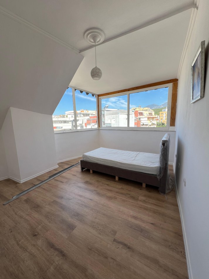 Tirane, shitet apartament 2+1+Ballkon Kati 5, 90 m² 105.000 € (Fresk)