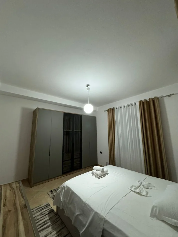 Tirane, jepet me qera apartament 2+1 Kati 4, 90 m² 500 € (RRuga 5 Maji)