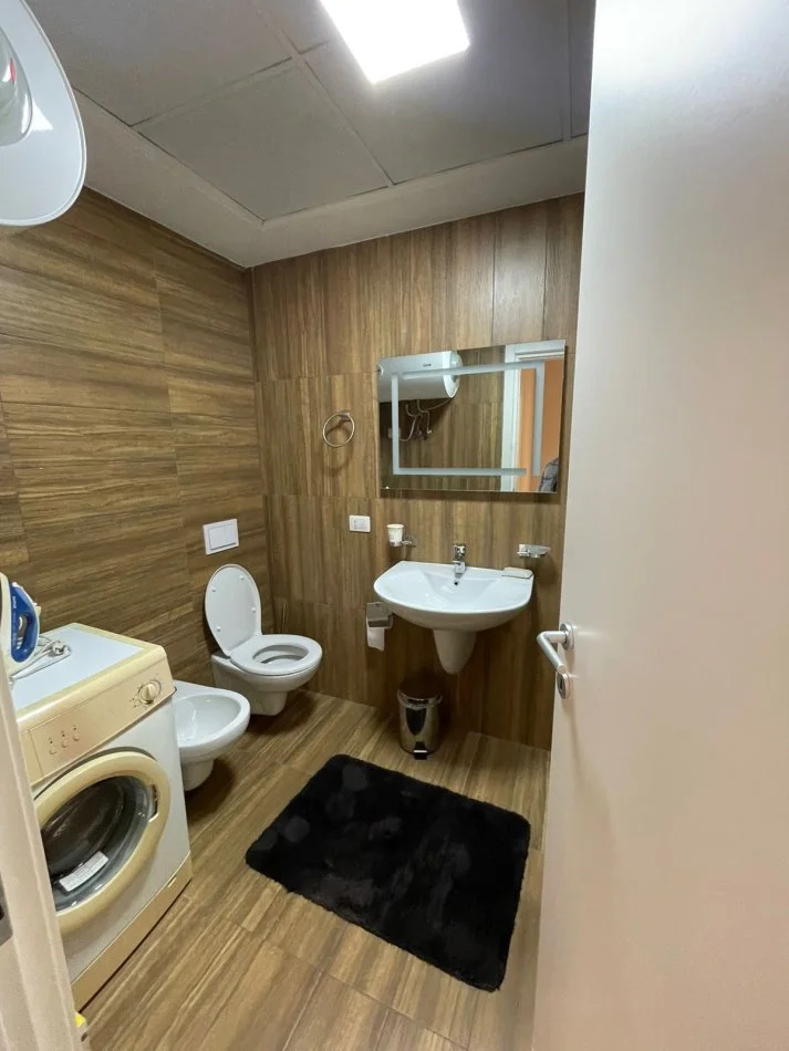 Tirane, jepet me qera apartament 2+1 Kati 3, 85 m² 800 € (Fiori Di Bosco)