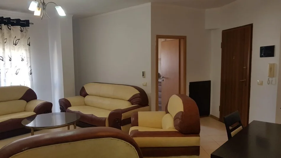 Tirane, Apartament 2+1 Kati 5, 97 m² 600 € (Rruga Kosovareve)