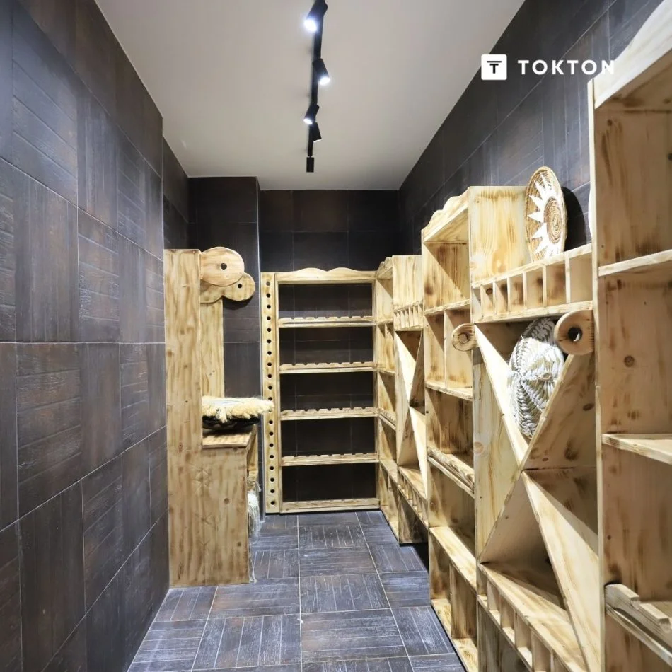 Tirane, jepet me qera Vile 5+1+Aneks+Ballkon Kati 4, 1.000 m² 3.000 € (Petrel)