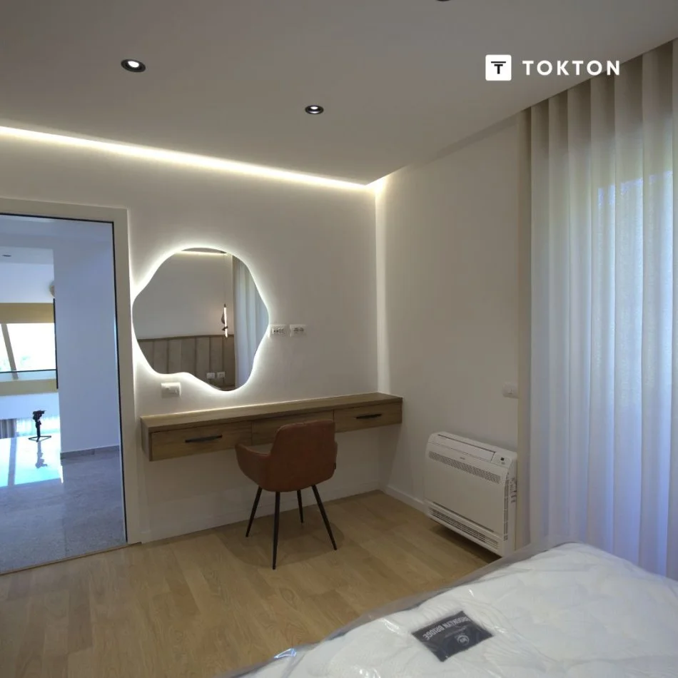 Tirane, jepet me qera Vile 5+1+Aneks+Ballkon Kati 4, 1.000 m² 3.000 € (Petrel)