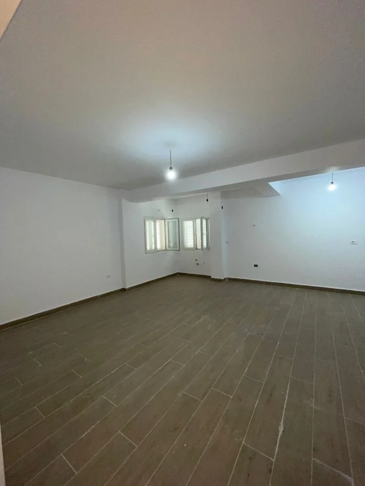 Tirane, shitet apartament 1+1 Kati 2, 86 m² 133.000 € (Komuna e Parisit)