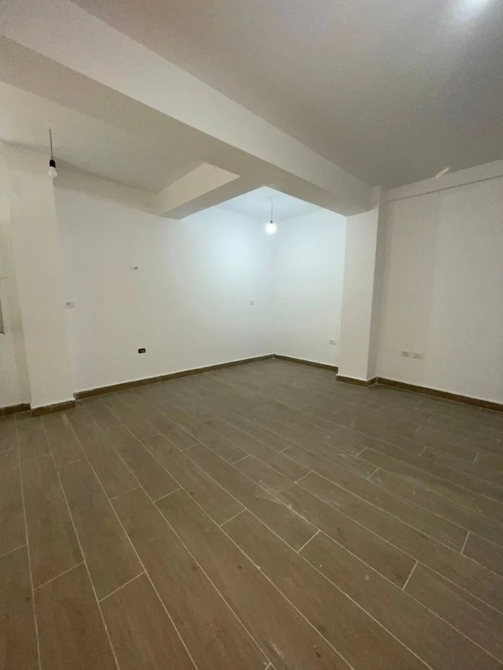 Tirane, shitet apartament 1+1 Kati 2, 86 m² 133.000 € (Komuna e Parisit)