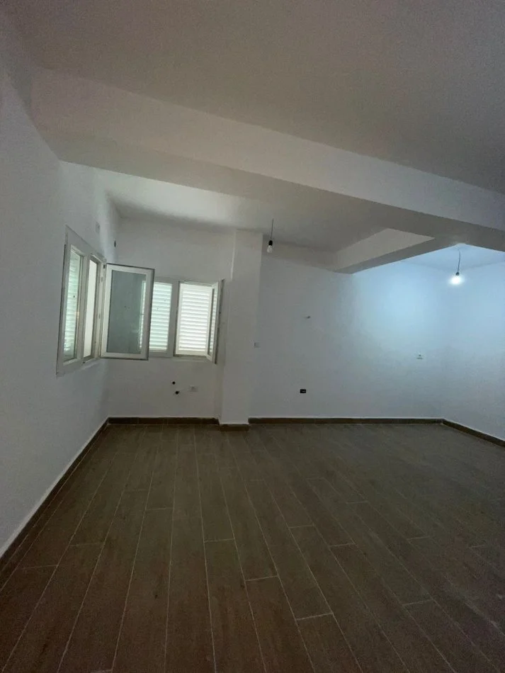 Tirane, shitet apartament 1+1 Kati 2, 86 m² 133.000 € (Komuna e Parisit)