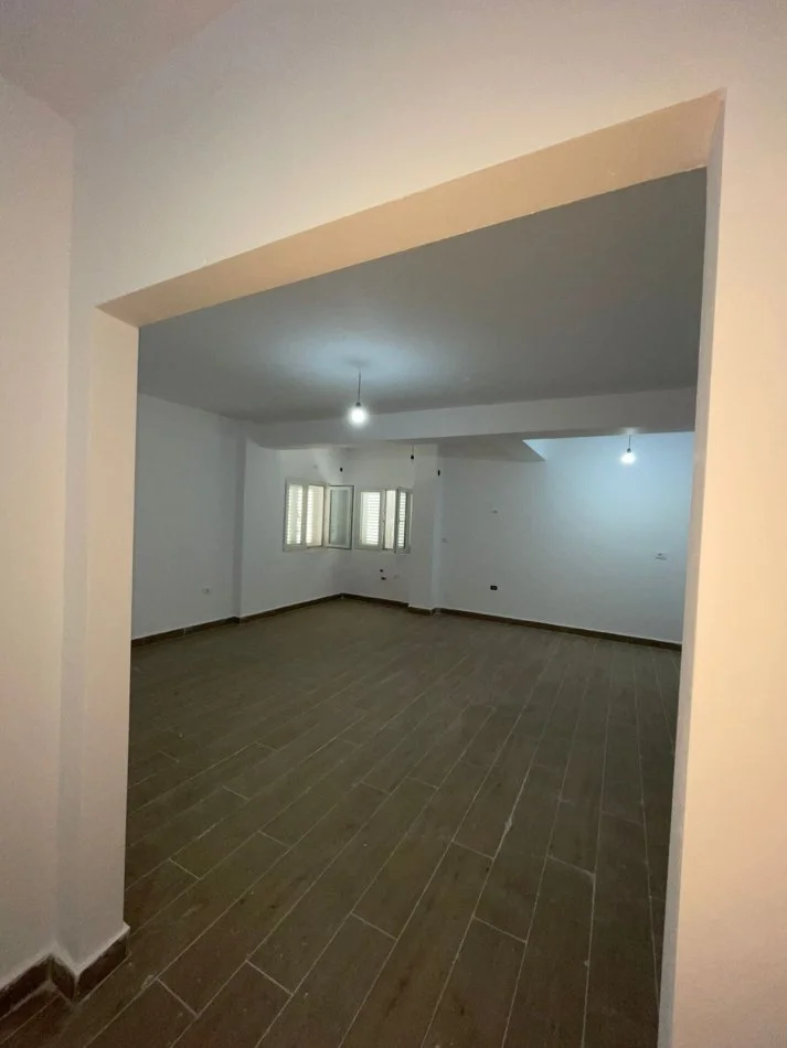 Tirane, shitet apartament 1+1 Kati 2, 86 m² 133.000 € (Komuna e Parisit)
