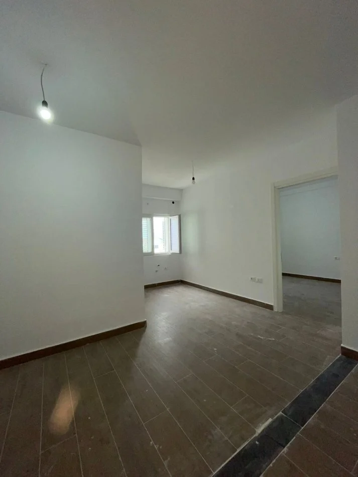 Tirane, shitet apartament 1+1 Kati 2, 51 m² 78.000 € (Komuna e Parisit)