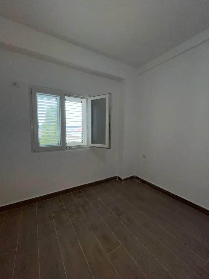 Tirane, shitet apartament 1+1 Kati 3, 51 m² 78.000 € (Komuna e Parisit)