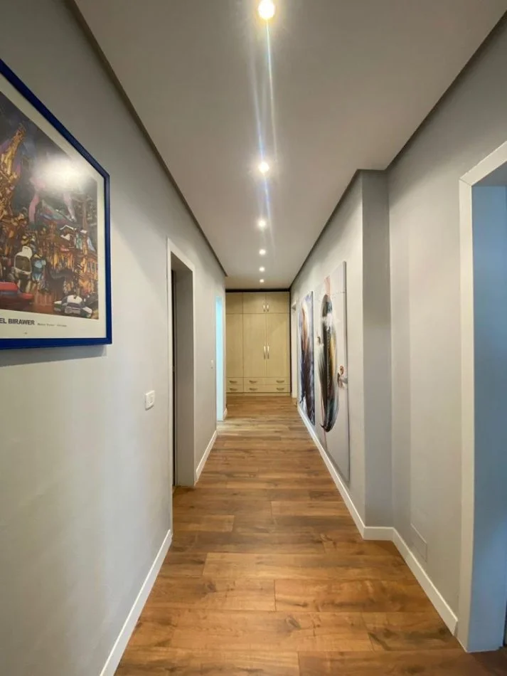 Tirane, jepet me qera apartament 2+1 Kati 13, 125 m² 990 € (Ekspozita Shqiperia Sot)