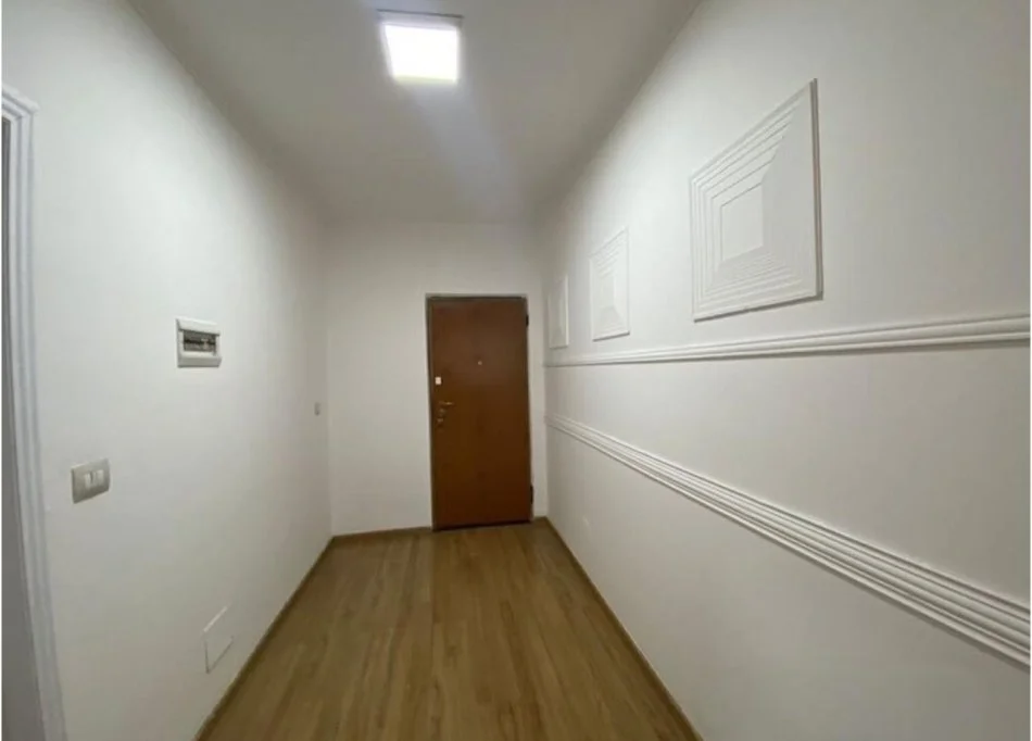 Tirane, jepet me qera zyre Kati 1, 58 m² 500 € (Komuna E Parisit)
