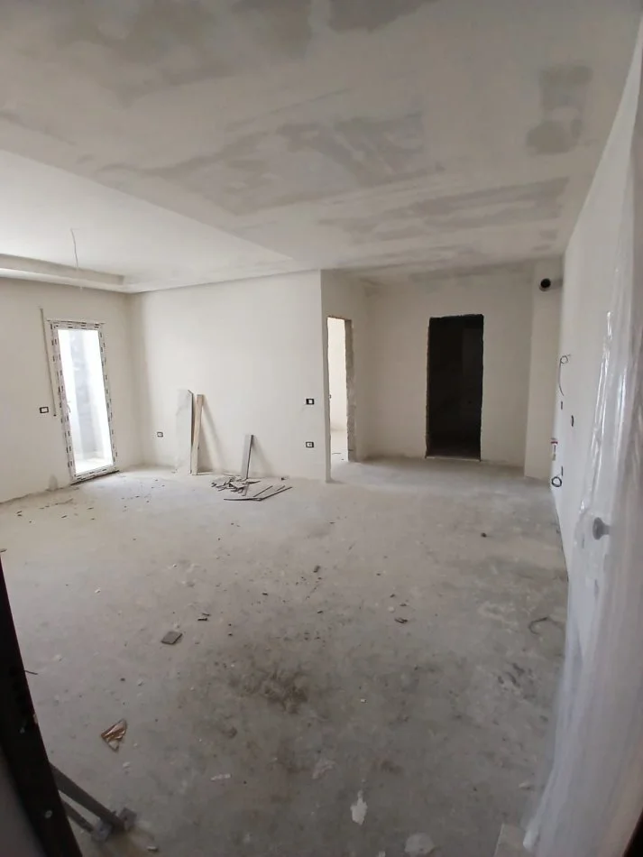 Tirane, shitet apartament 1+1 Kati 2, 74 m² 115.000 € (Ish Sheshi Shqiponja)