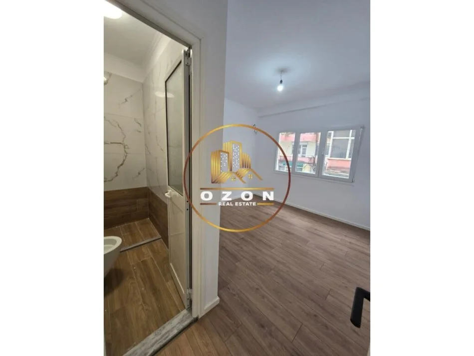 Shitet Apartament 2+1 tek Rruga Faik Konica!