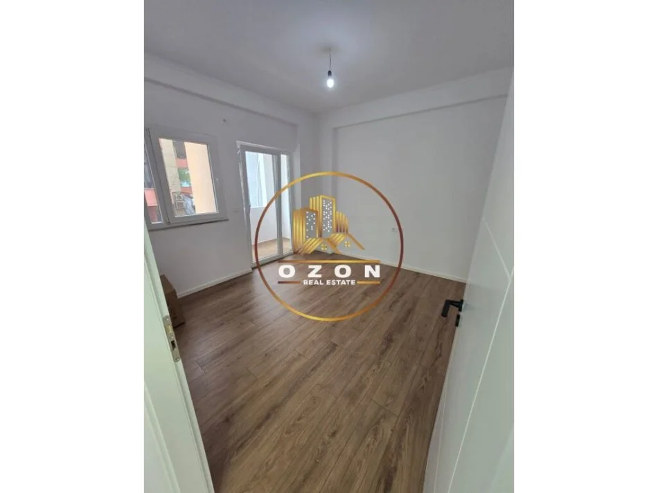 Shitet Apartament 2+1 tek Rruga Faik Konica!