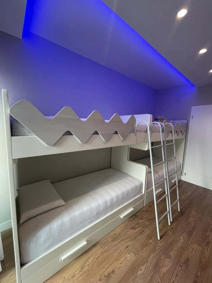 Tirane, jepet me qera apartament 2+1 Kati 13, 2.200 € 