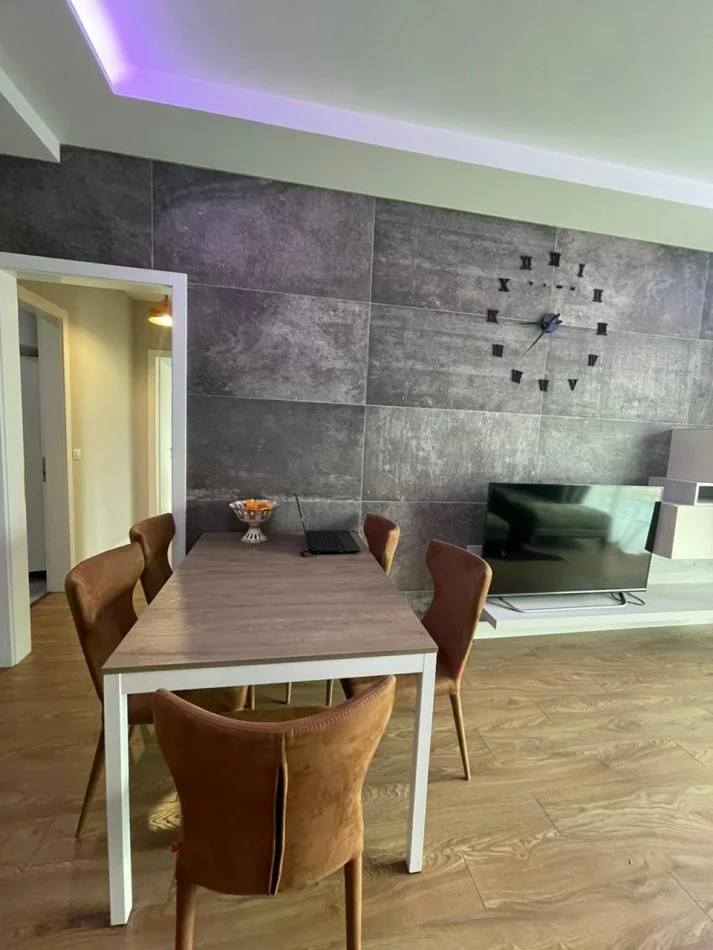 Tirane, jepet me qera apartament 2+1 Kati 13, 2.200 € 