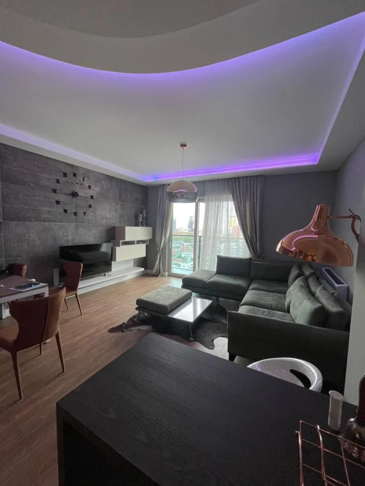 Tirane, jepet me qera apartament 2+1 Kati 13, 2.200 € 