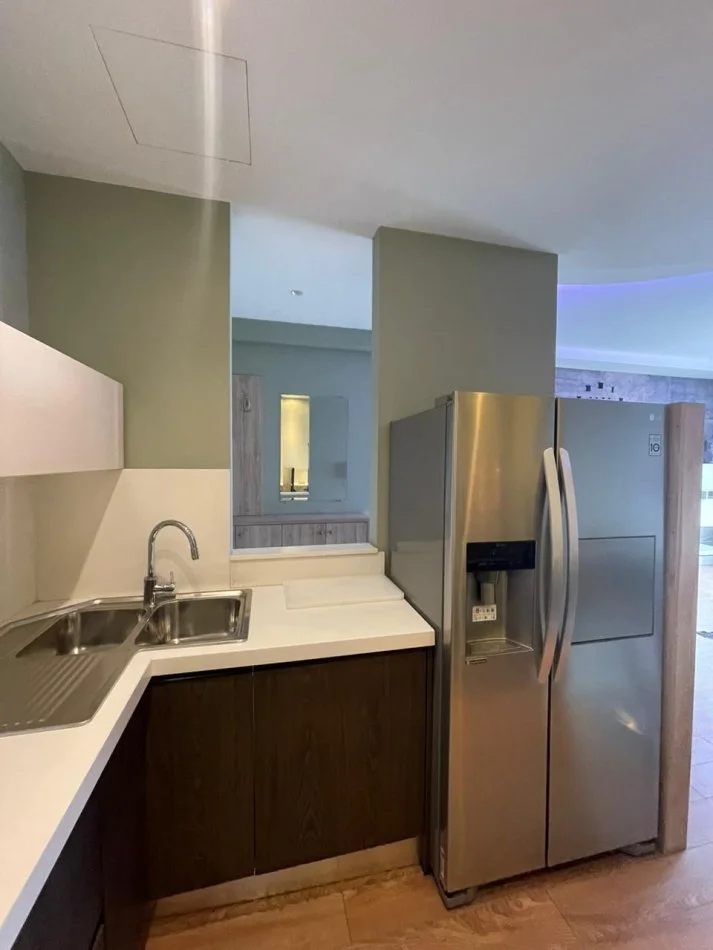 Tirane, jepet me qera apartament 2+1 Kati 13, 2.200 € 