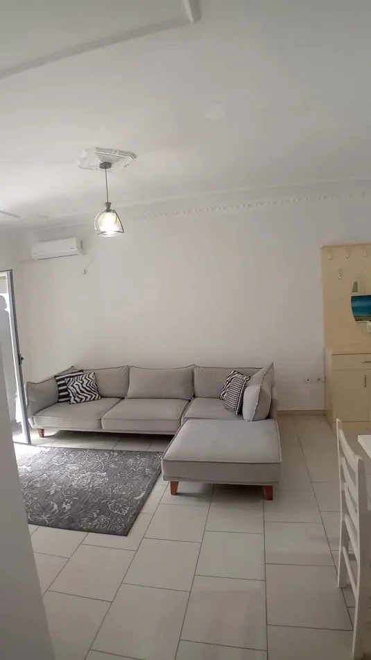 Vlore, jepet me qera apartament 1+1+Ballkon Kati 4, 69 m² 300 € (Transballkanike) RV45425