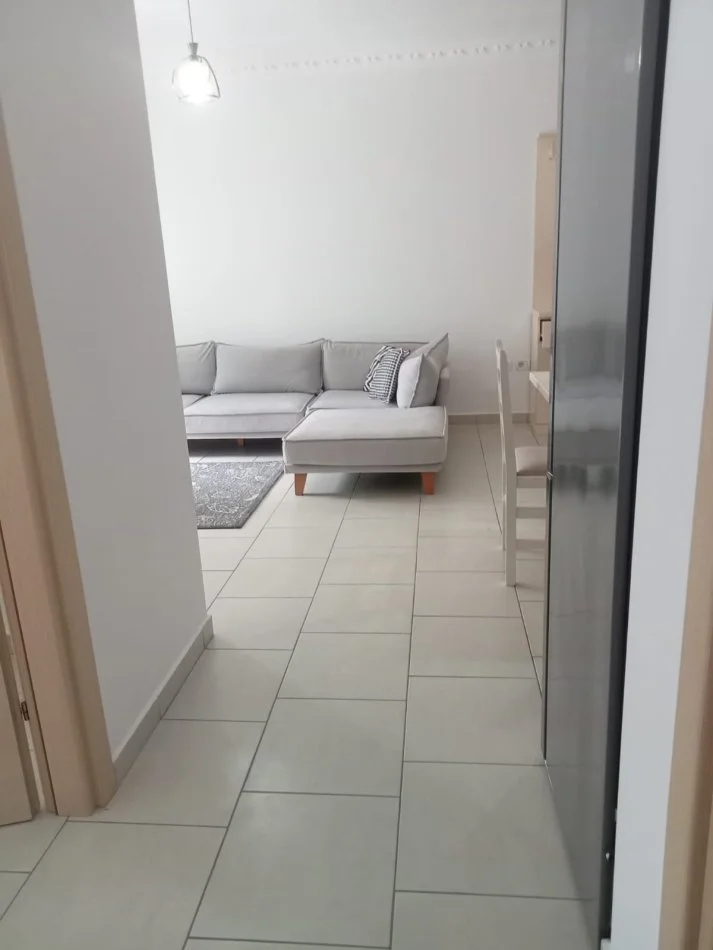 Vlore, jepet me qera apartament 1+1+Ballkon Kati 4, 69 m² 300 € (Transballkanike) RV45425