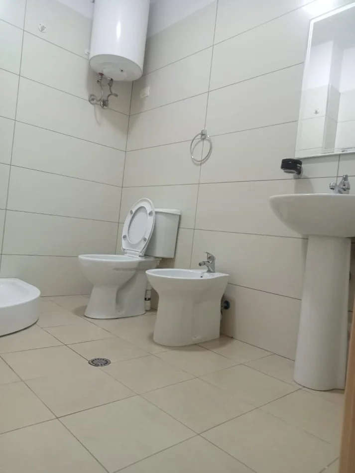 Vlore, jepet me qera apartament 1+1+Ballkon Kati 4, 69 m² 300 € (Transballkanike) RV45425