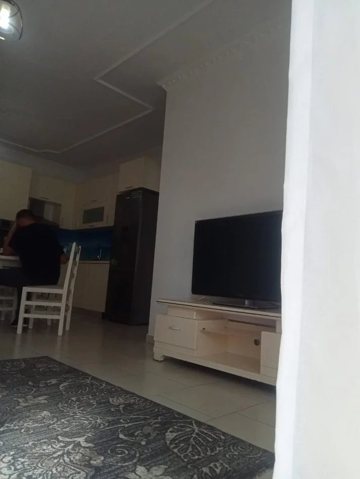 Vlore, jepet me qera apartament 1+1+Ballkon Kati 4, 69 m² 300 € (Transballkanike) RV45425