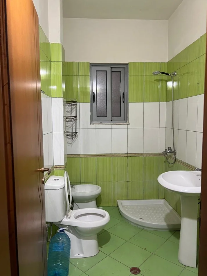 Vlore, jepet me qera apartament 2+1+Ballkon Kati 4, 110 m² 250 € (Transballkanike) rv45364