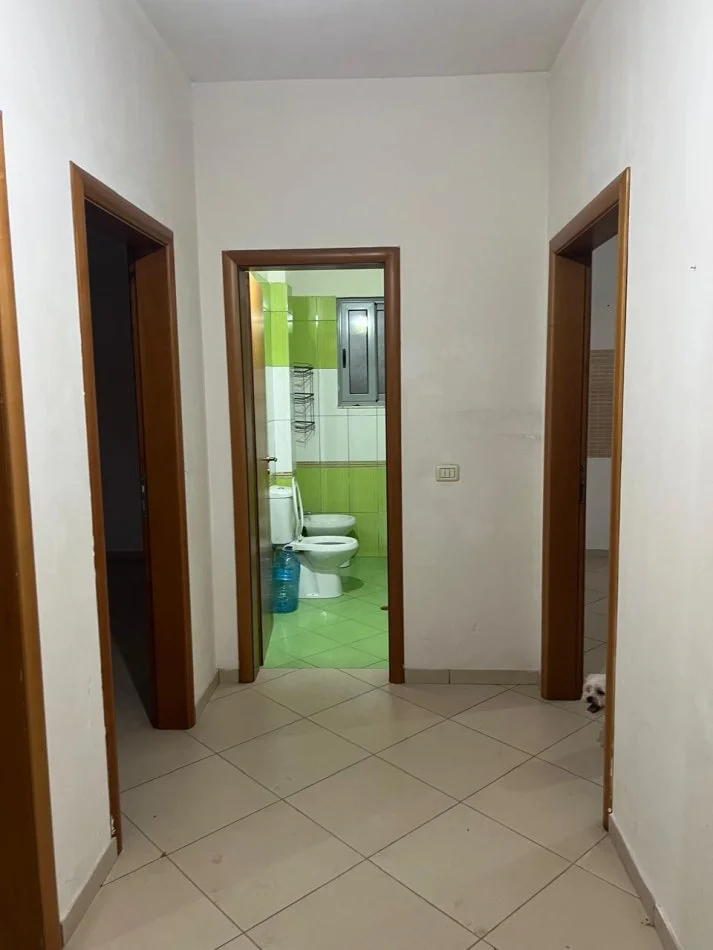 Vlore, jepet me qera apartament 2+1+Ballkon Kati 4, 110 m² 250 € (Transballkanike) rv45364
