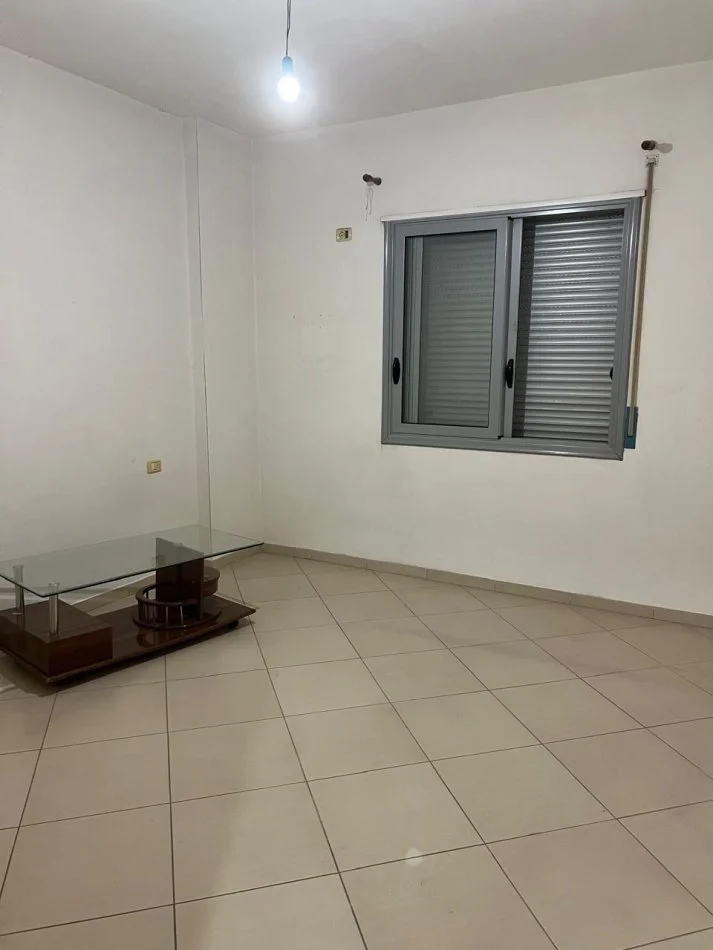 Vlore, jepet me qera apartament 2+1+Ballkon Kati 4, 110 m² 250 € (Transballkanike) rv45364