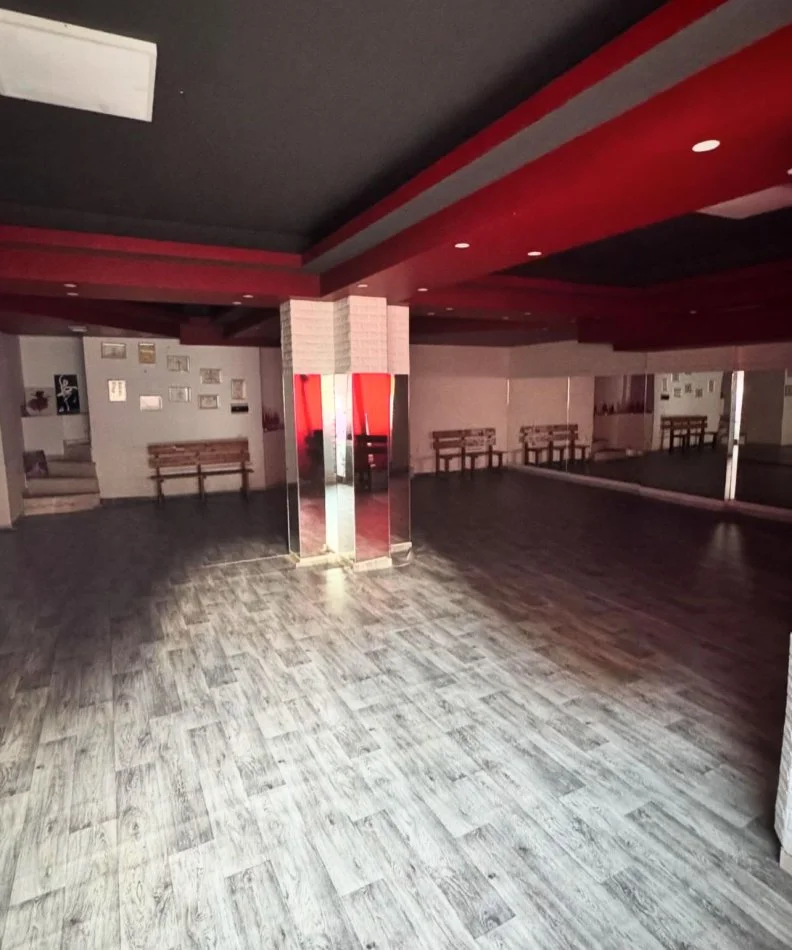 Tirane, shitet Kati 0, 121 m² 200.000 € (Ish Stacioni i fundit i Tiranës Re, Rruga Isuf Elezi)