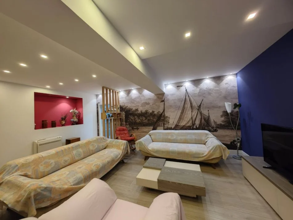 Tirane, Kati pare i nje vile per qira  121 m² 500 € (Rruga Elbasanit)