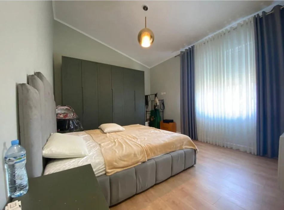 Tirane, jepet me qera Vile 3 Katshe , 462 m² 3.000 € (secret garden)