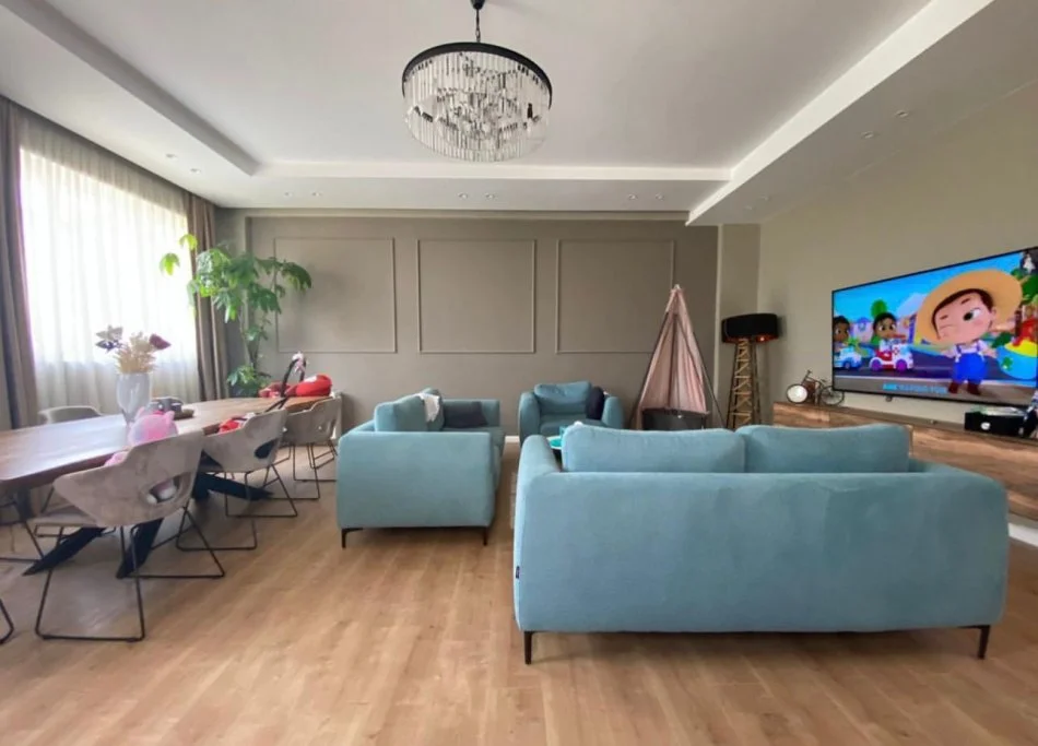 Tirane, jepet me qera Vile 3 Katshe , 462 m² 3.000 € (secret garden)