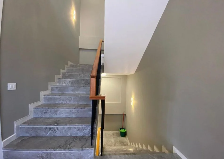 Tirane, jepet me qera Vile 3 Katshe , 462 m² 3.000 € (secret garden)