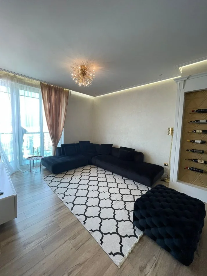 Tirane, jepet me qera apartament 2+1 Kati 21, 2.500 € 